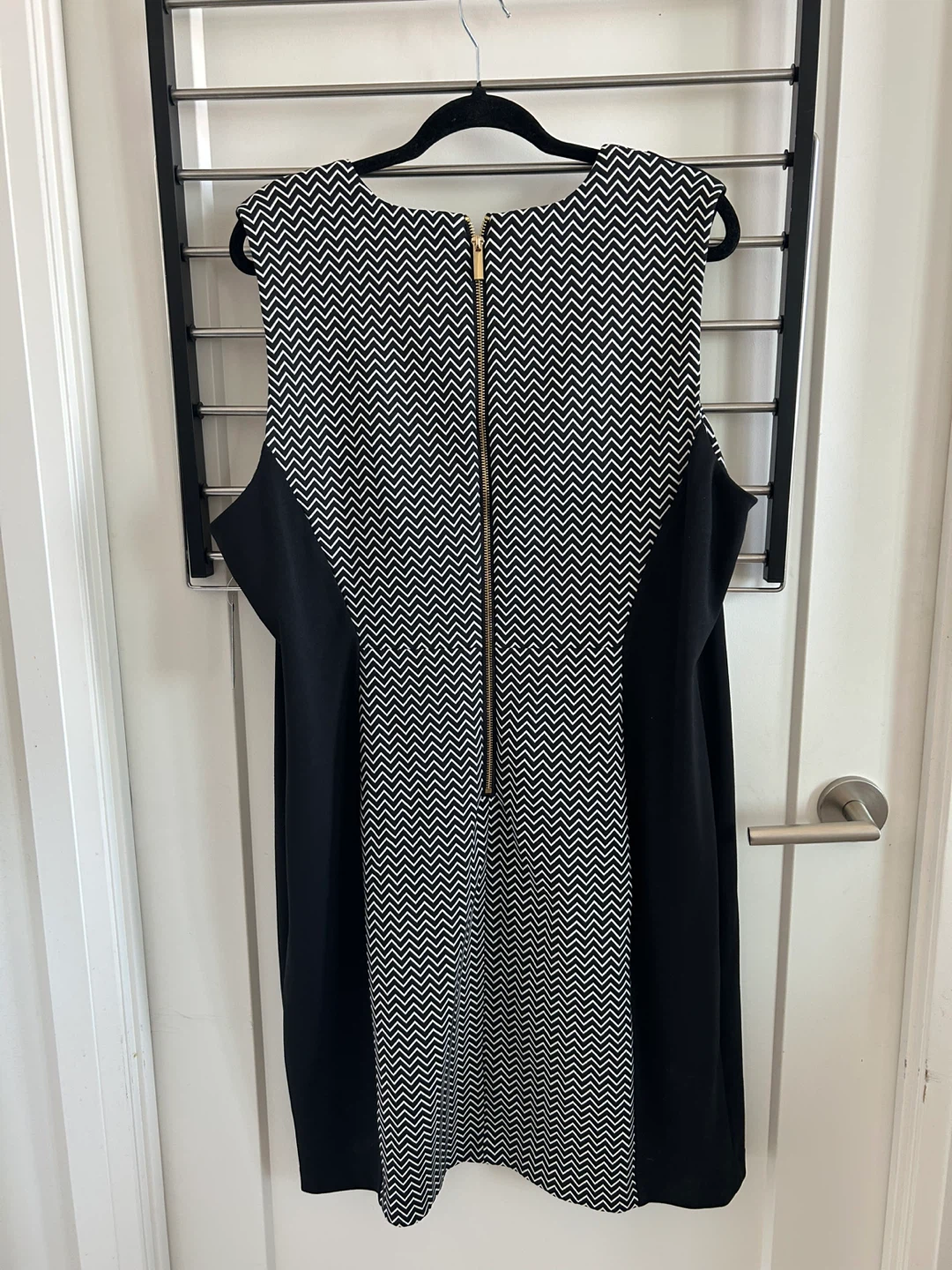 Women's Black & White Sleeveless Sheath Dress - photo 2