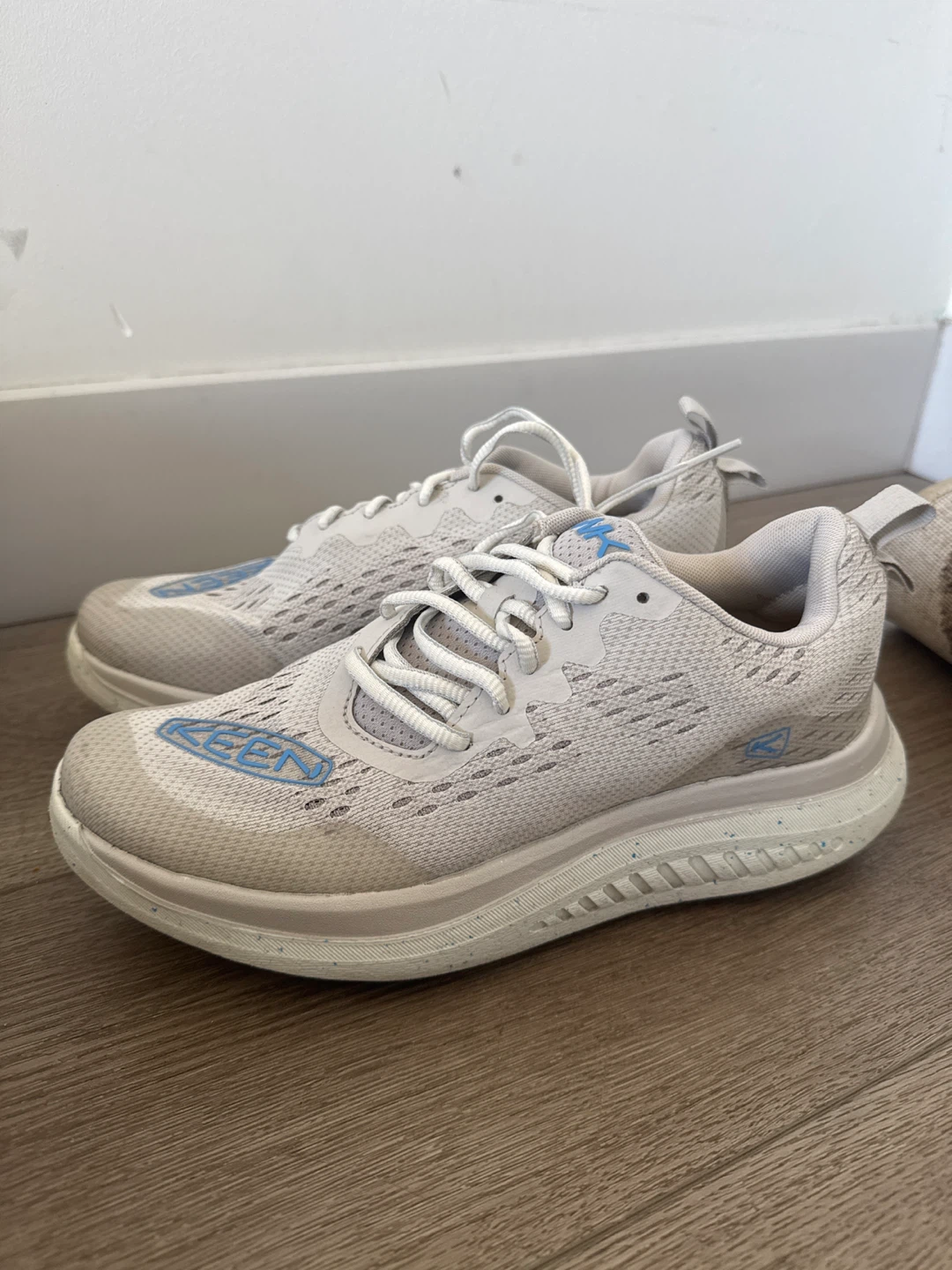 KEEN Women's Gray Running Shoes Size 8.5 - photo 3
