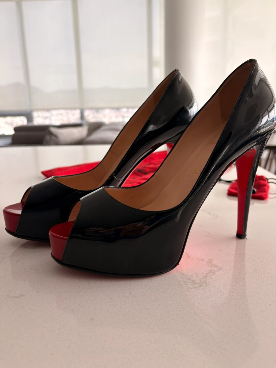 Christian Louboutin Black Patent Peep-Toe Heels Sz41 - photo 3