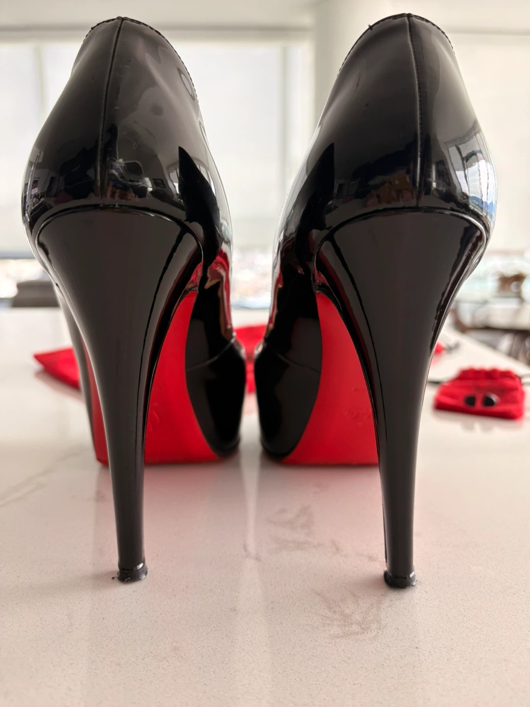 Christian Louboutin Black Patent Peep-Toe Heels Sz41 - photo 4