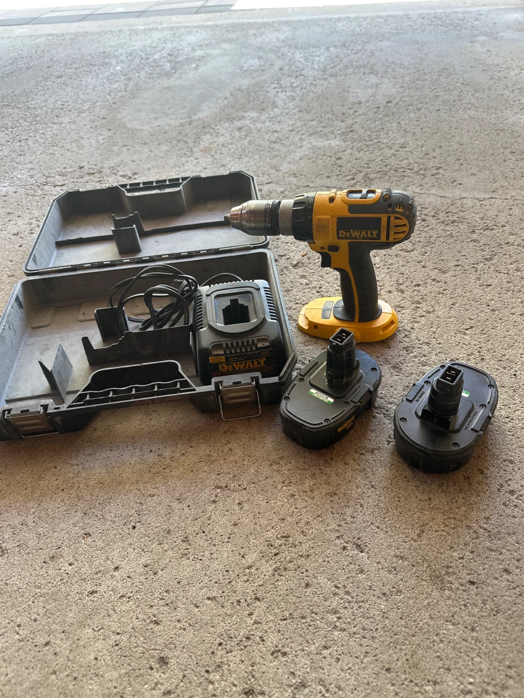 DeWalt 18V Cordless Drill with Charger and Batteries - photo 2