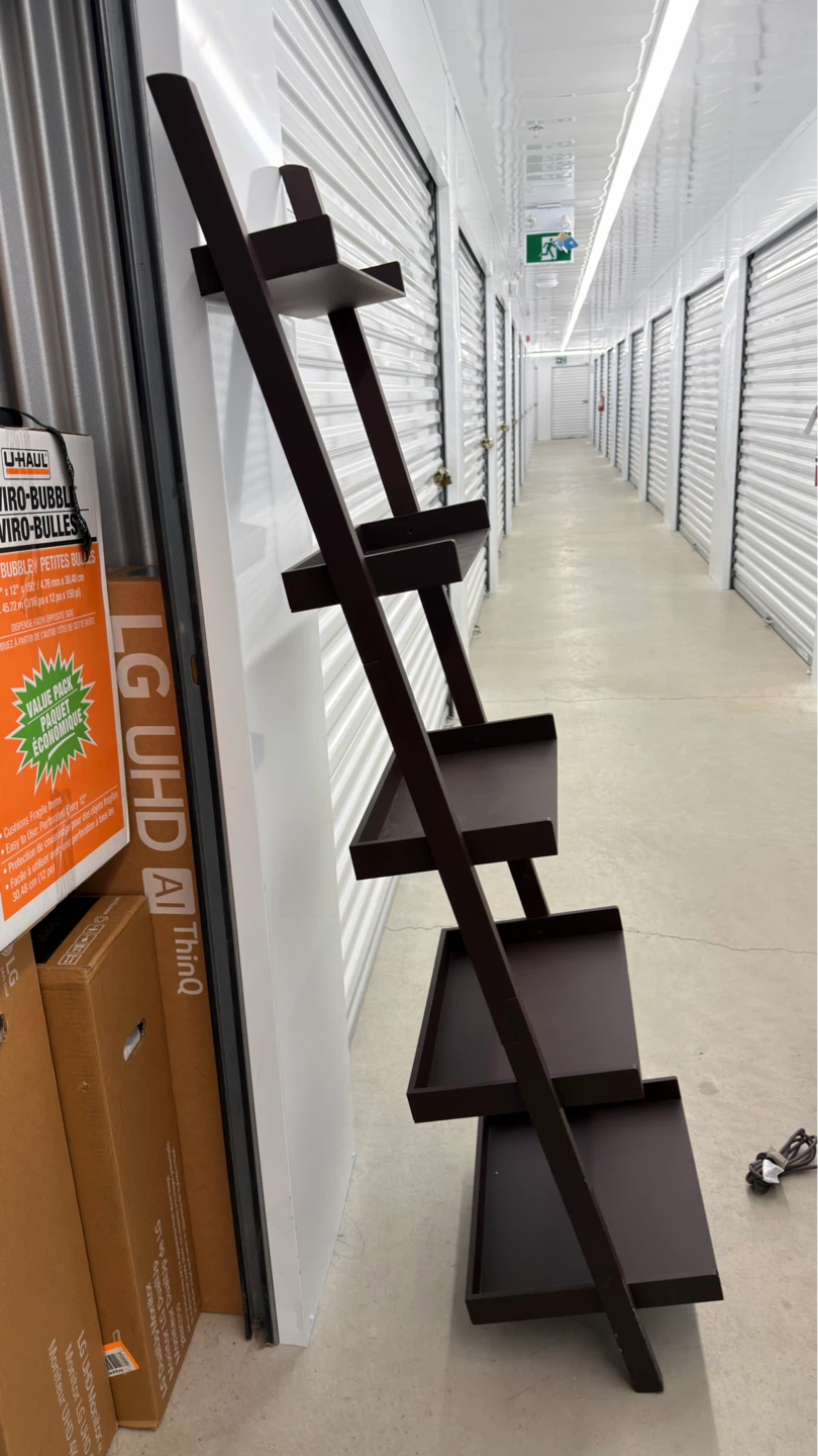 Leaning Shelf