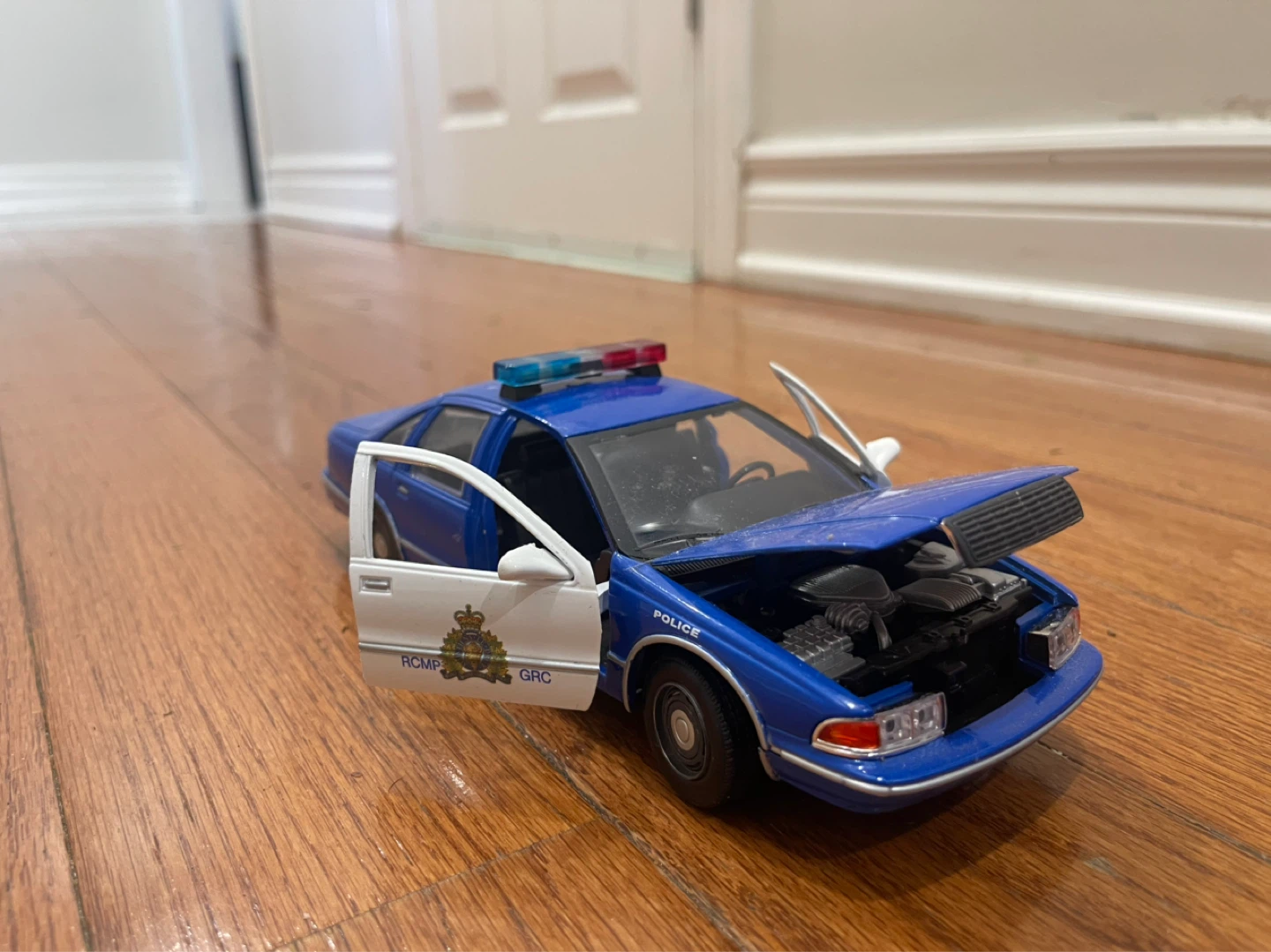 RCMP Police Car Toy - photo 3