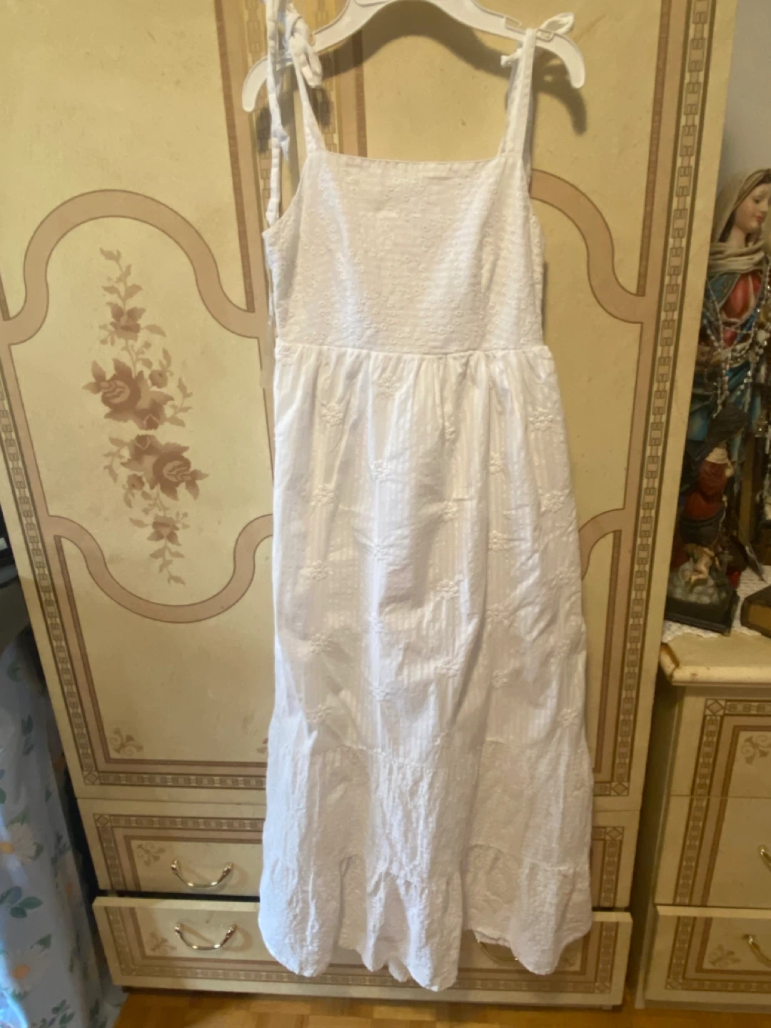 White embroidered midi dress with tie straps🌱