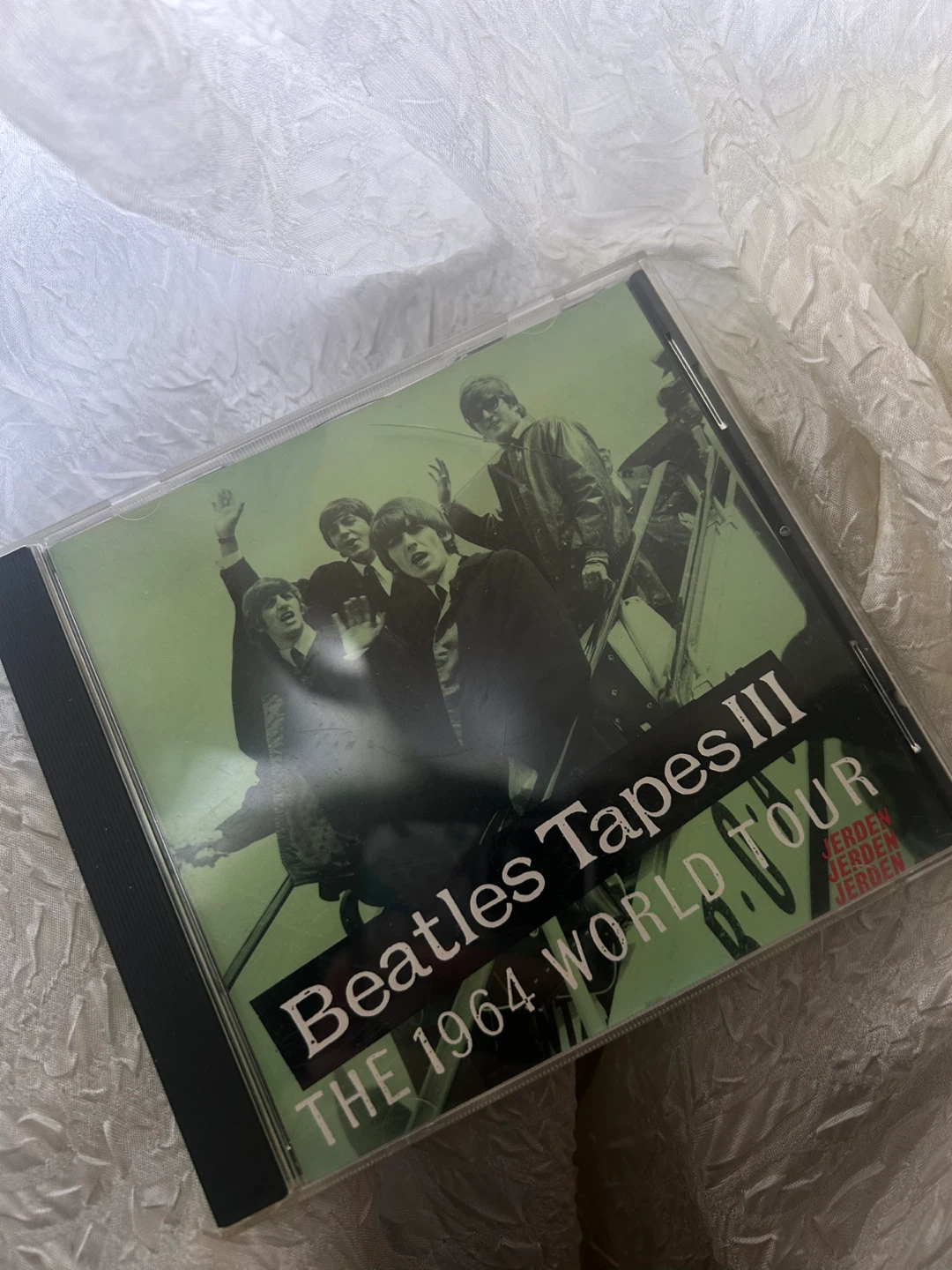 5 CDs (The Beatles, Tina Turner, Whitney Houston, Diana Ross)