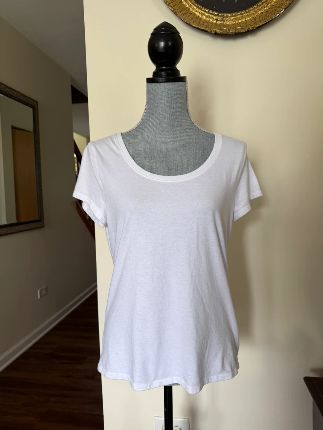 No Boundaries Women's XL White T-Shirt