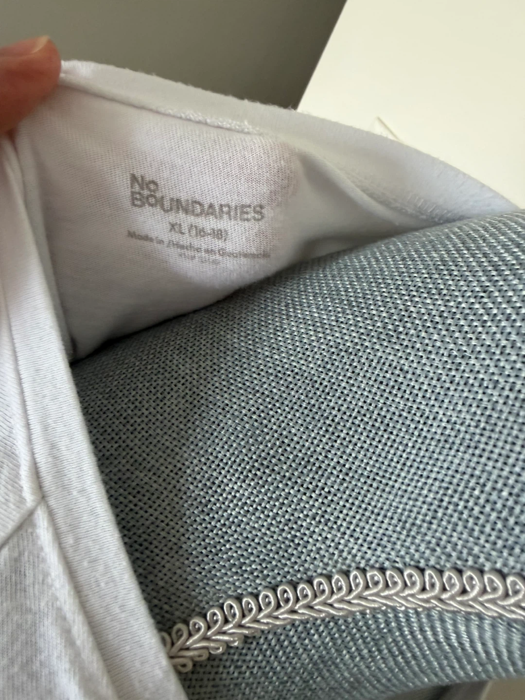 No Boundaries Women's XL White T-Shirt - photo 3