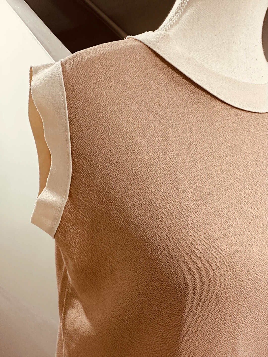 Sleeveless Women's Top - photo 2