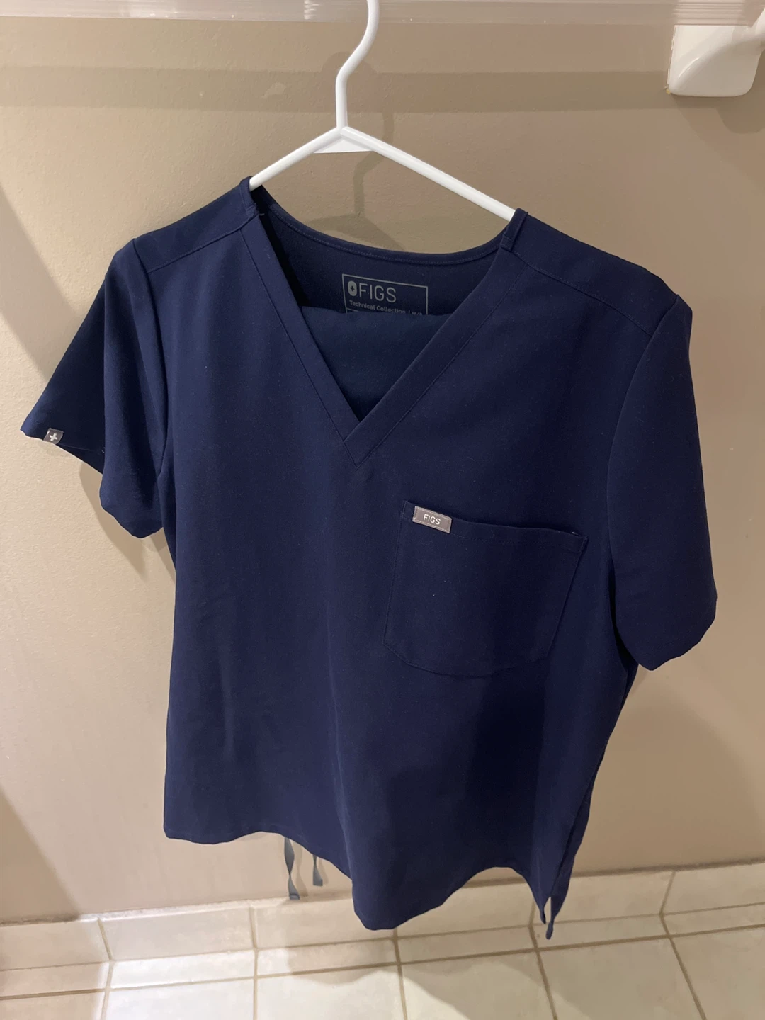 FIGS Catarina One-Pocket Scrub Top and bottom.