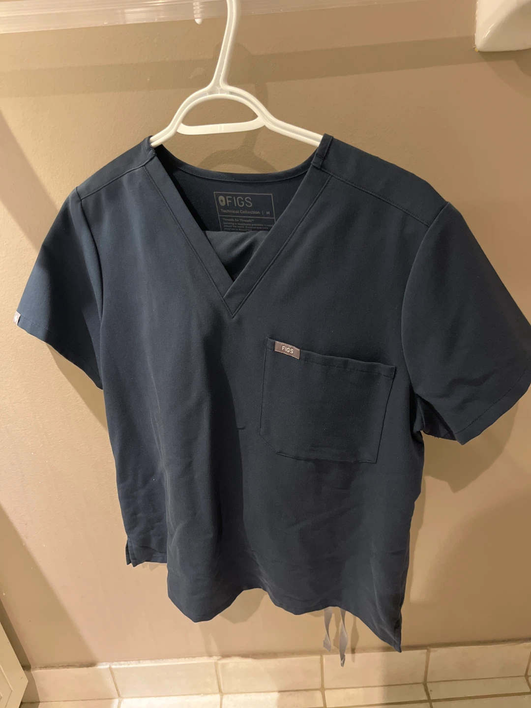 FIGS Catarina One-Pocket Scrub Top and bottom