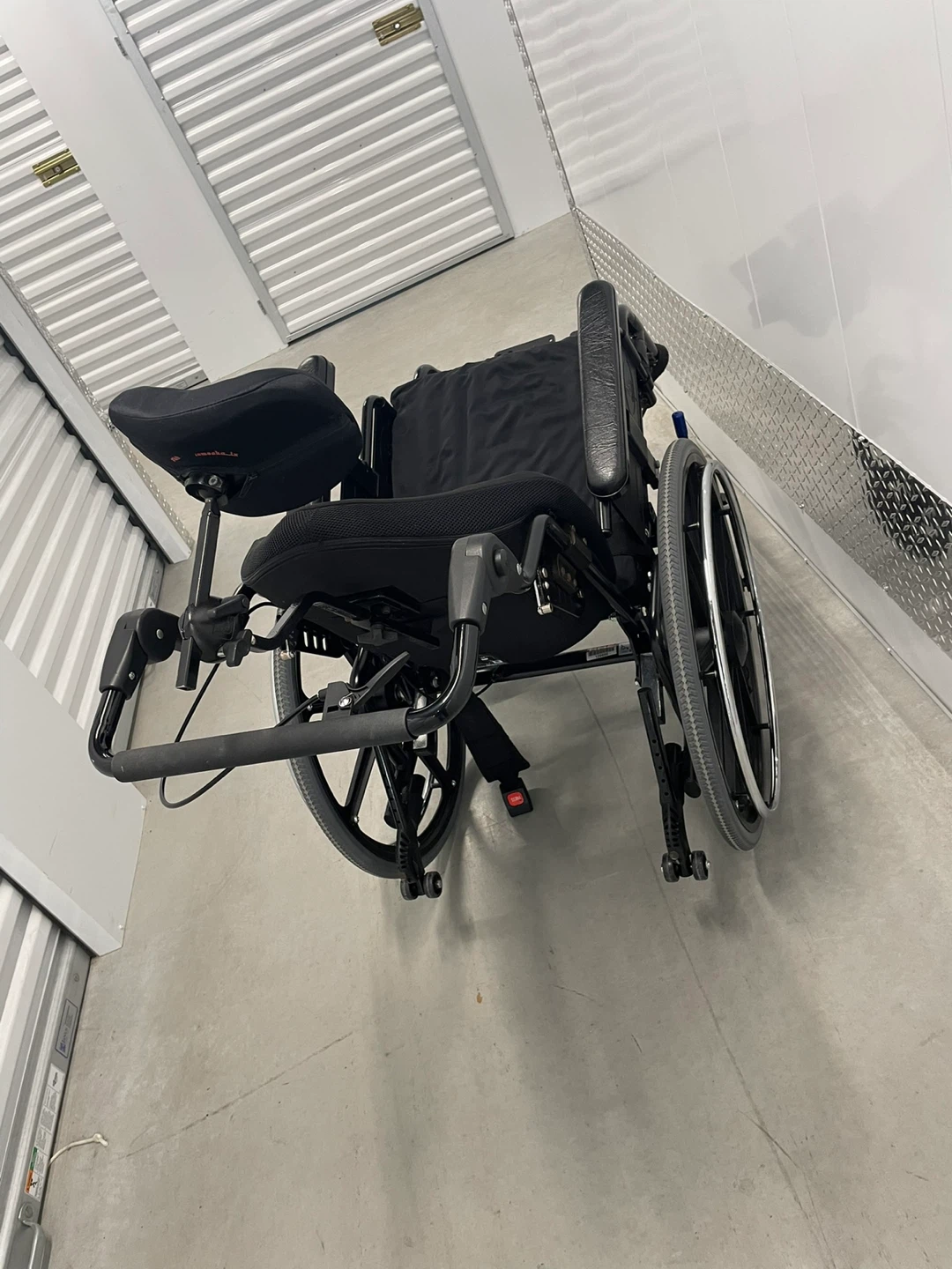 Black wheelchair with headrest - photo 2