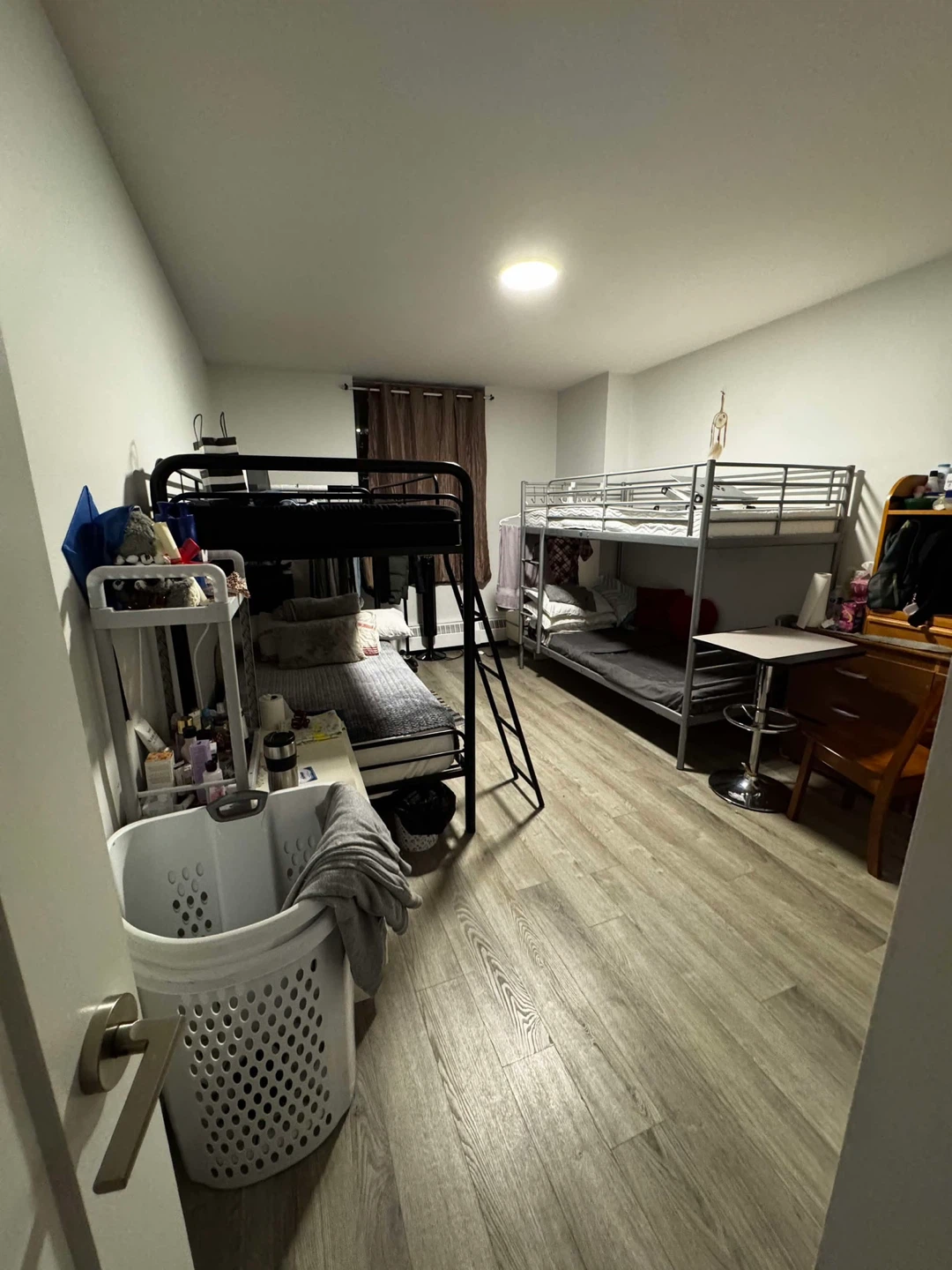 1BR for rent on 2BR with shared washroom/kitchen apartment - photo 2