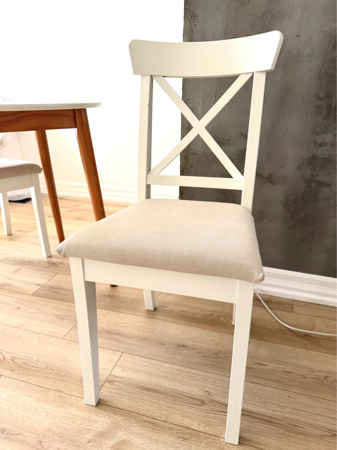 White Round Table Set with 2 Dining Chairs - photo 3