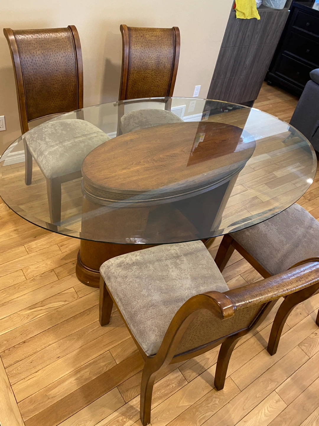 Ashley Furniture Glass Top Dining Table Set (CAN DELIVER) - photo 3