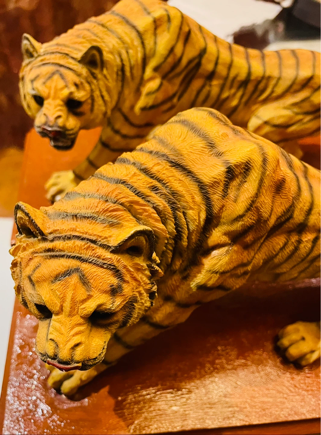 Set of 2 Tiger Figurines on Wooden Bases - photo 2