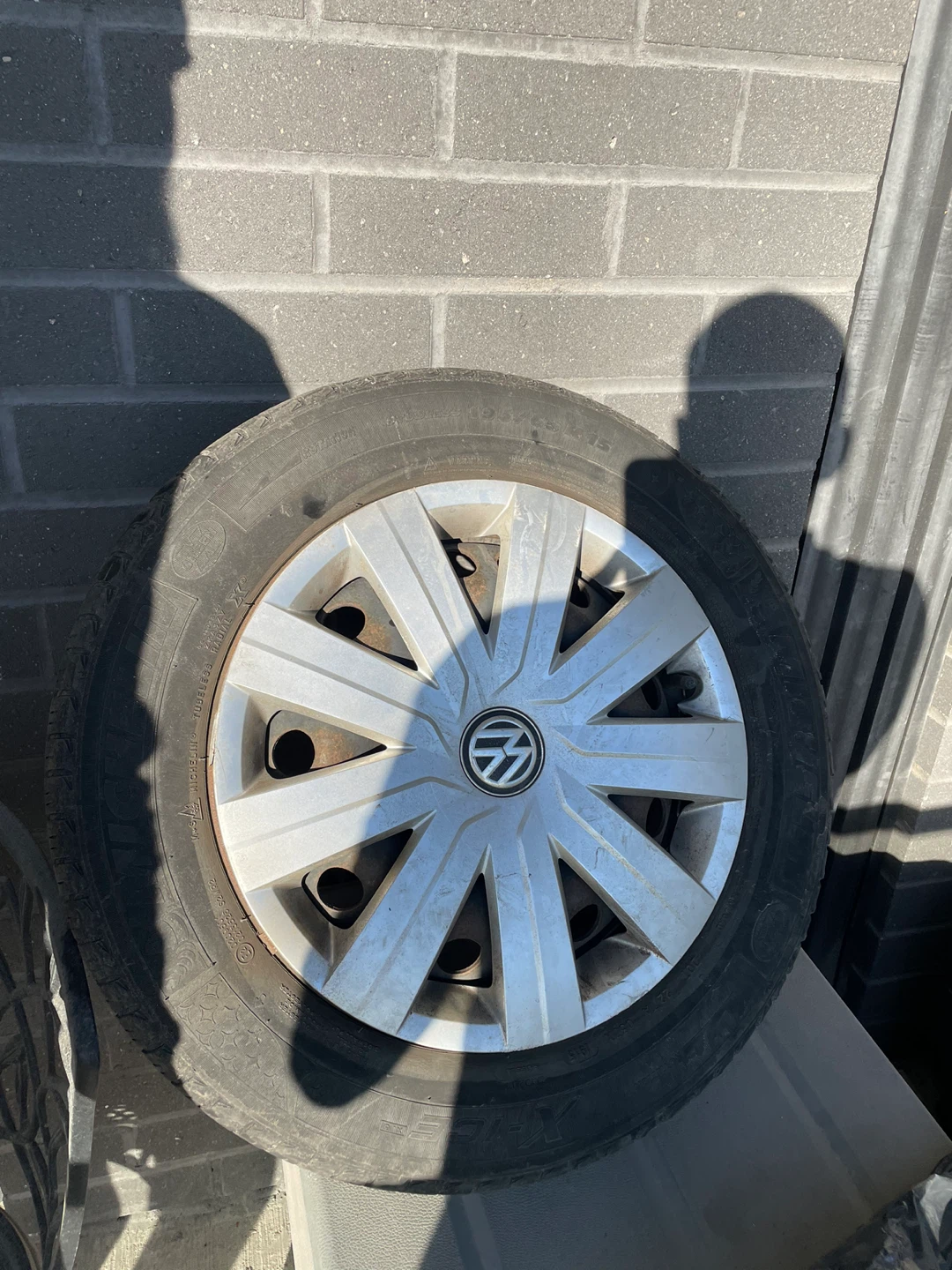 Pneu 195/65 R15 avec enjoliveur Volkswagen