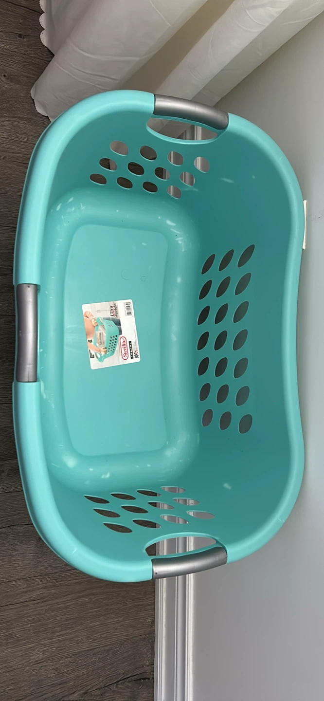 Sterilite Laundry Basket