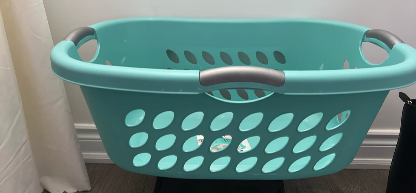 Sterilite Laundry Basket - photo 2