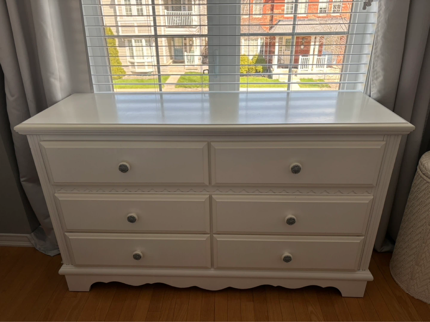 Set of 2 white solid wood dressers - photo 2