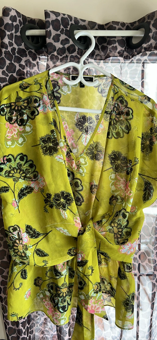 Melanie Lyne Green Floral Print V-Neck