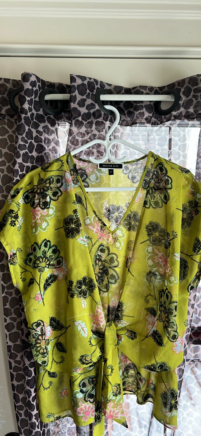Melanie Lyne Green Floral Print V-Neck - photo 3