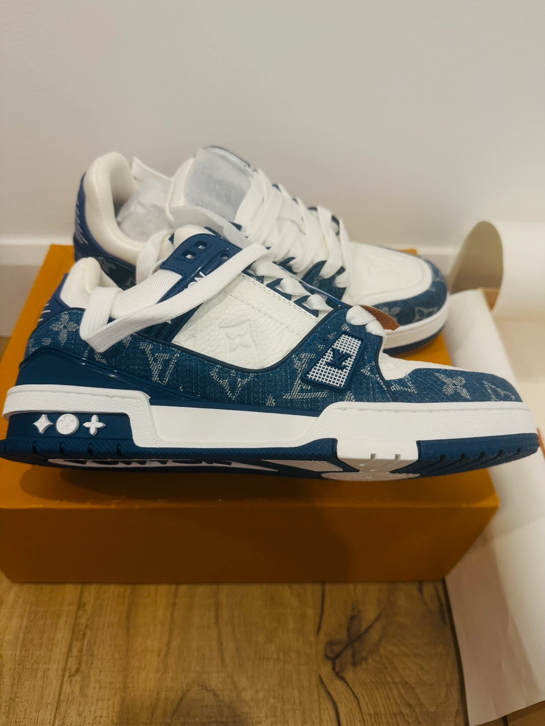 L-V Trainer Sneakers - photo 4