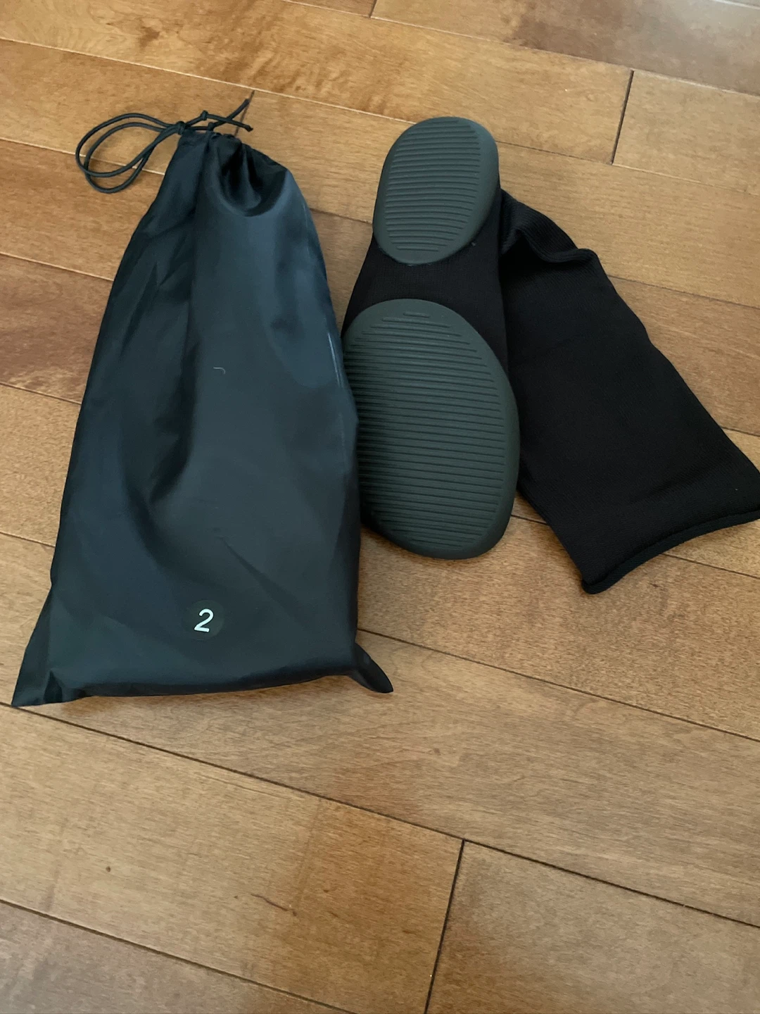 Yeezy pods - photo 2
