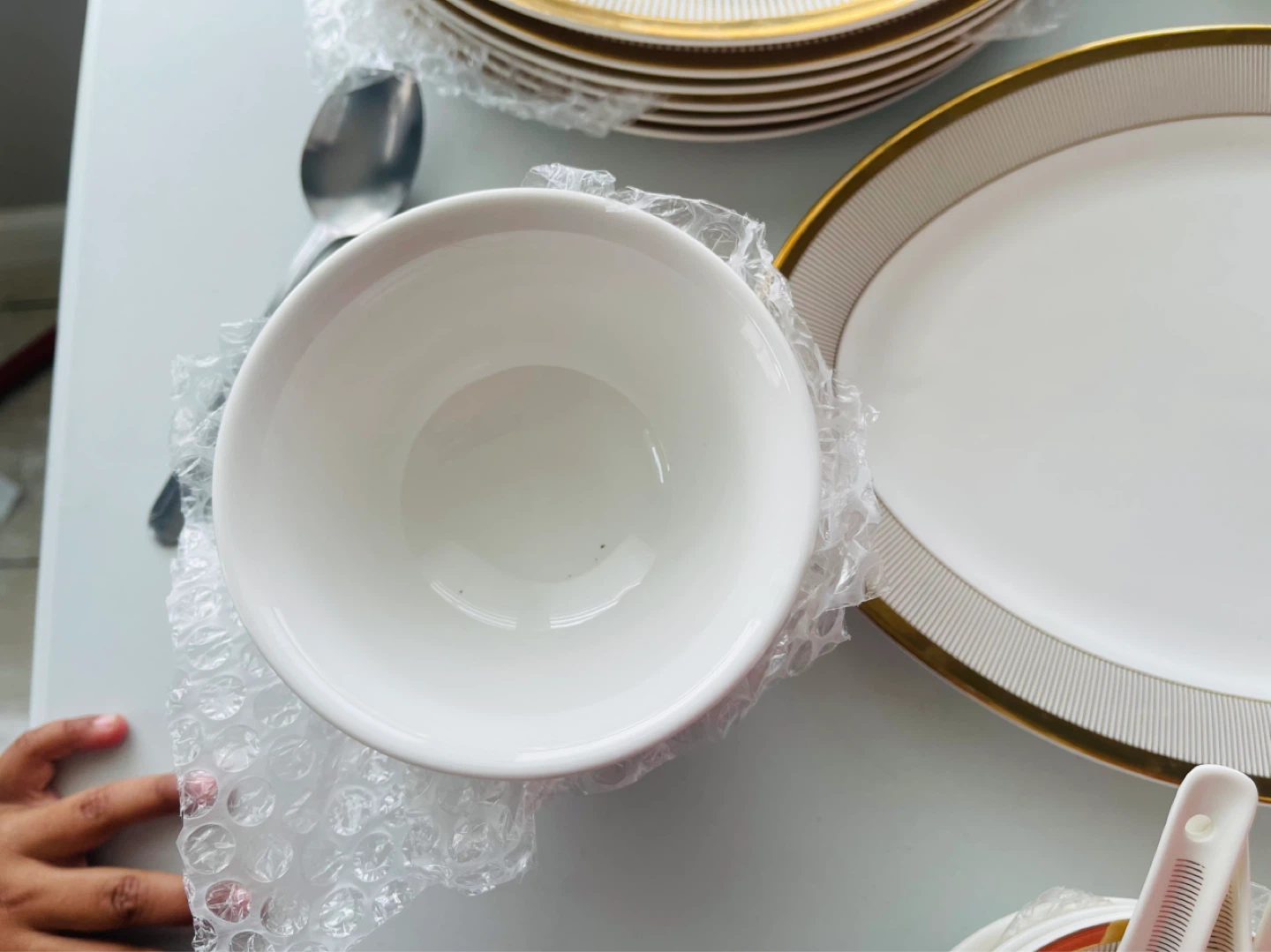 White and Gold Dinnerware Set - photo 4