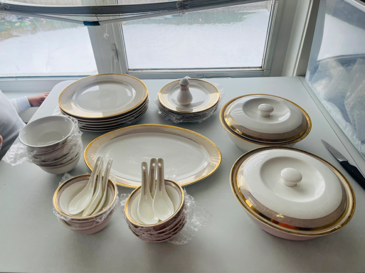 White and Gold Dinnerware Set - photo 2