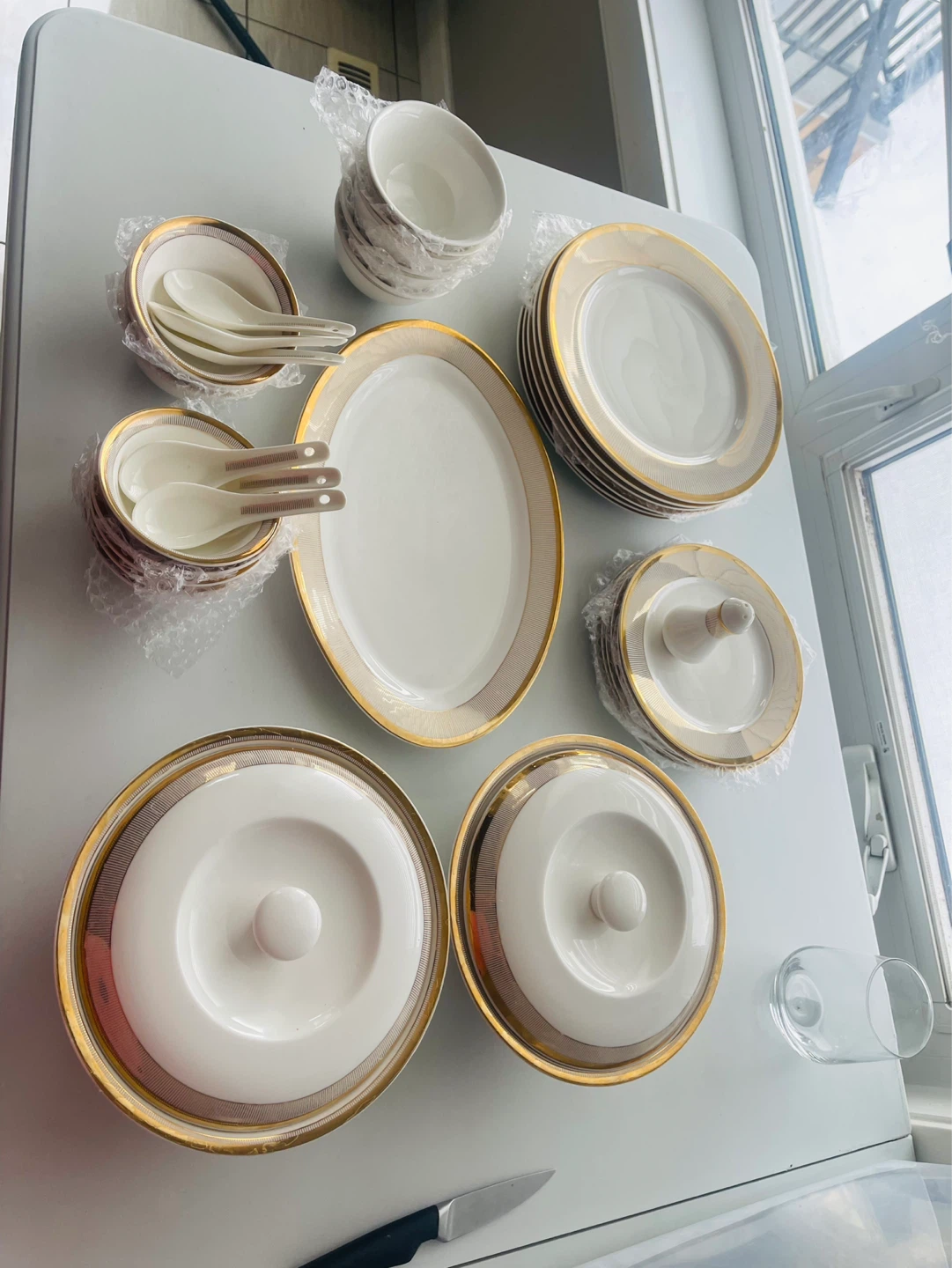 White and Gold Dinnerware Set - photo 3
