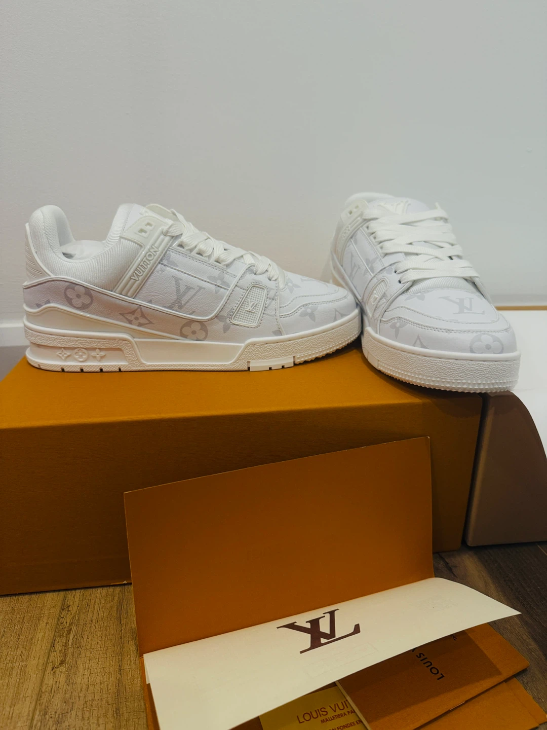 L-V "Time Out" Sneakers - photo 2