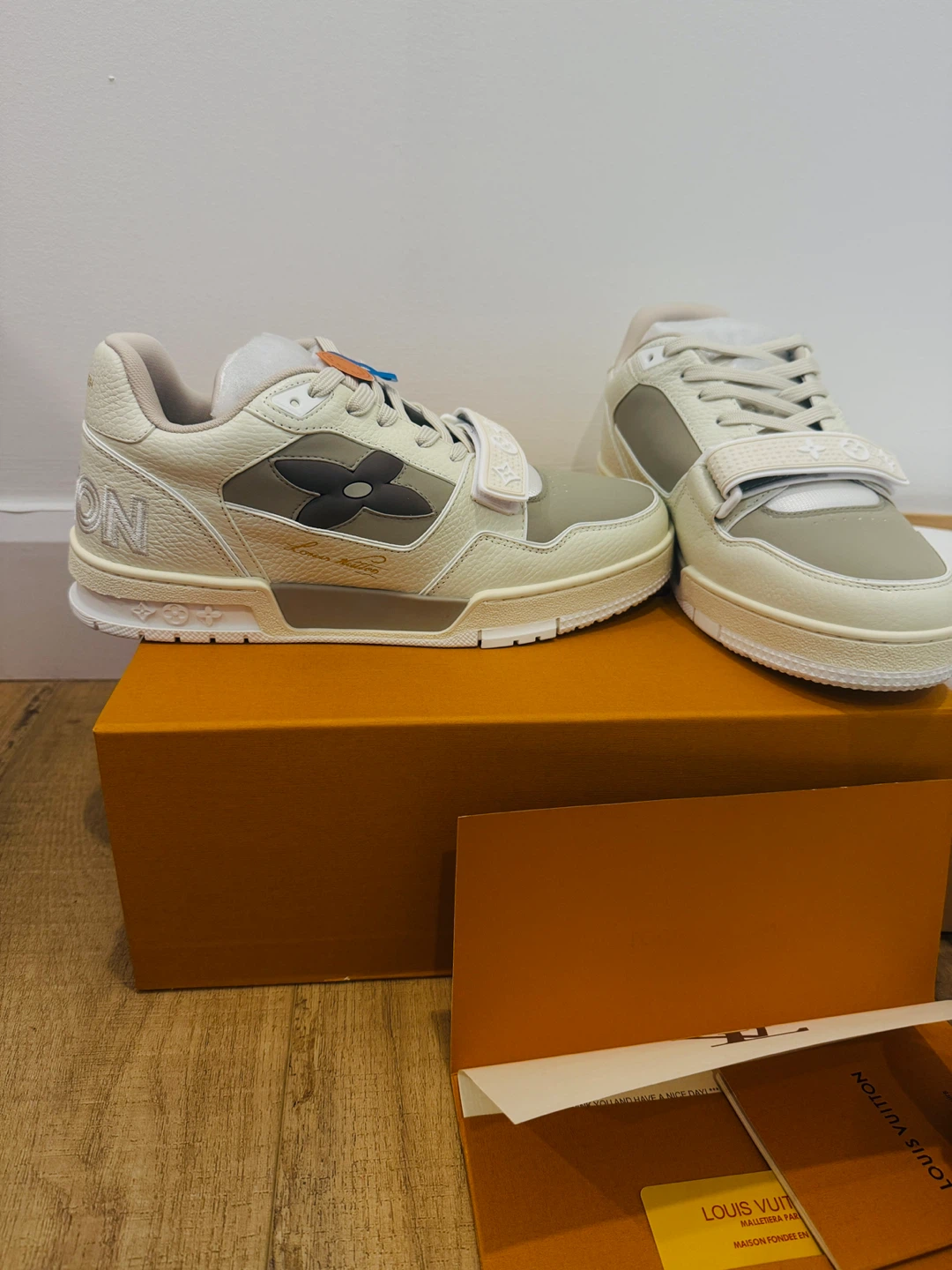 L-V "Time Out" Sneakers - photo 3