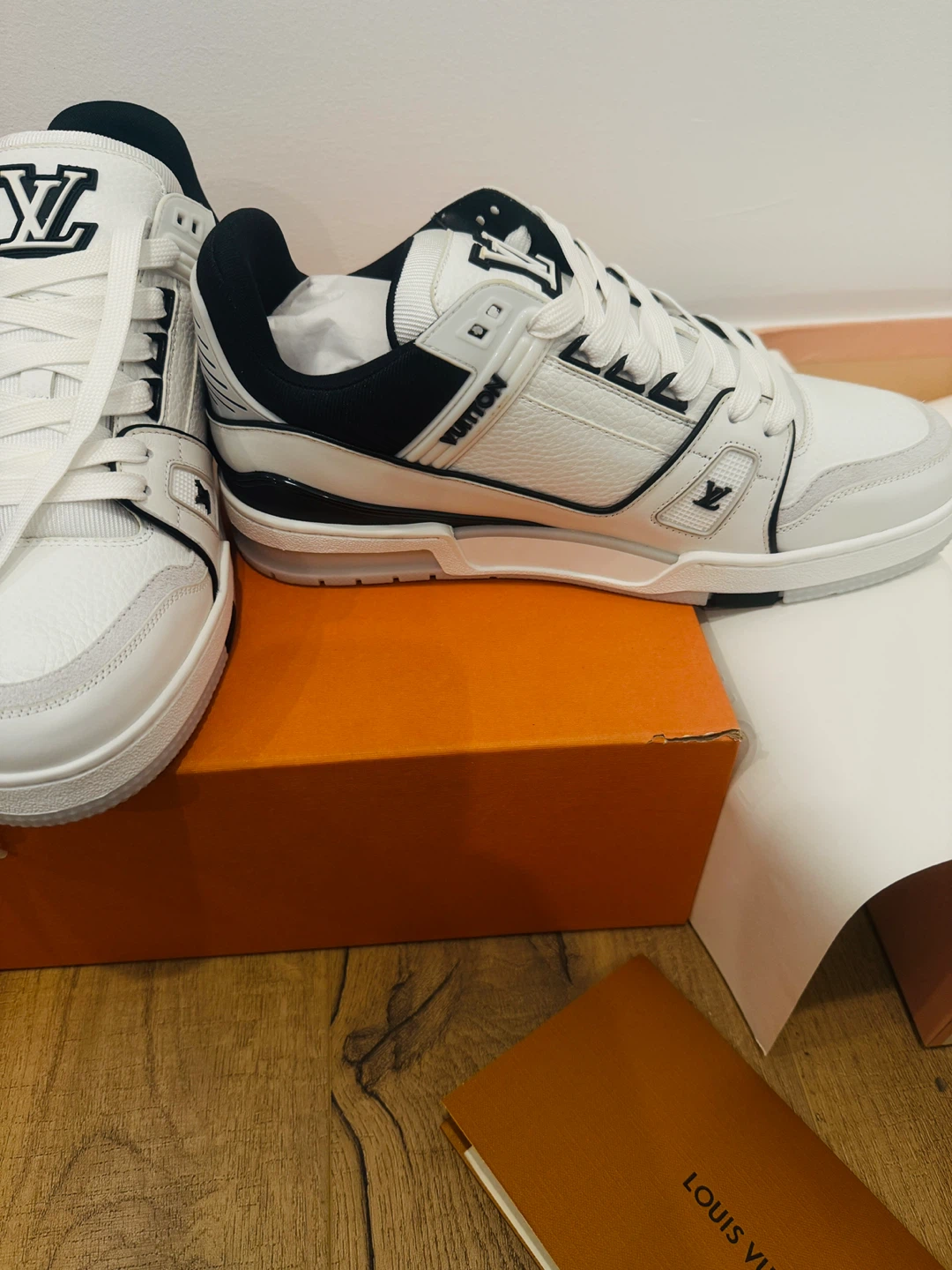 L-V "Time Out" Sneakers - photo 4
