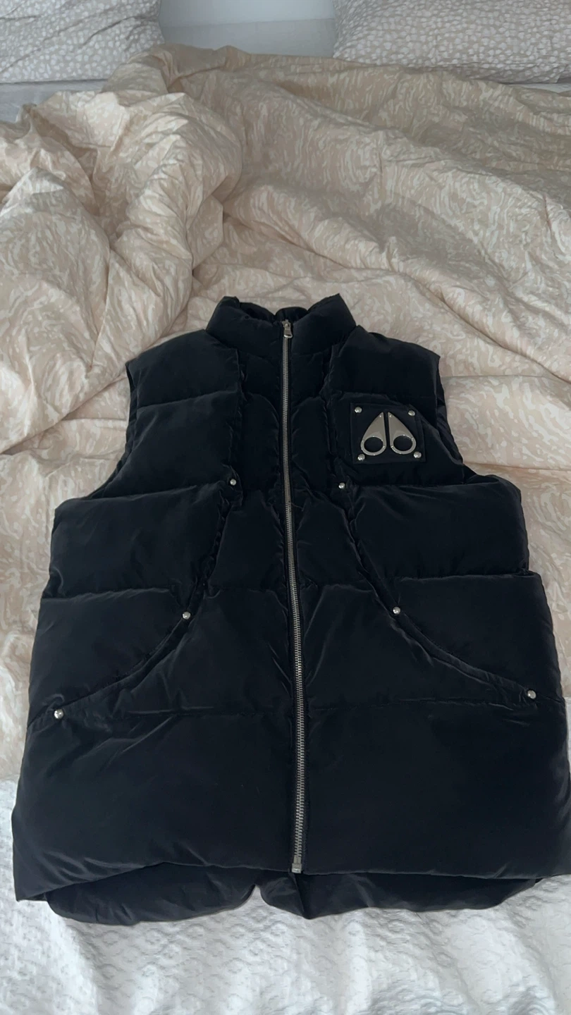 Moose Knuckles Black Puffer Vest Size M