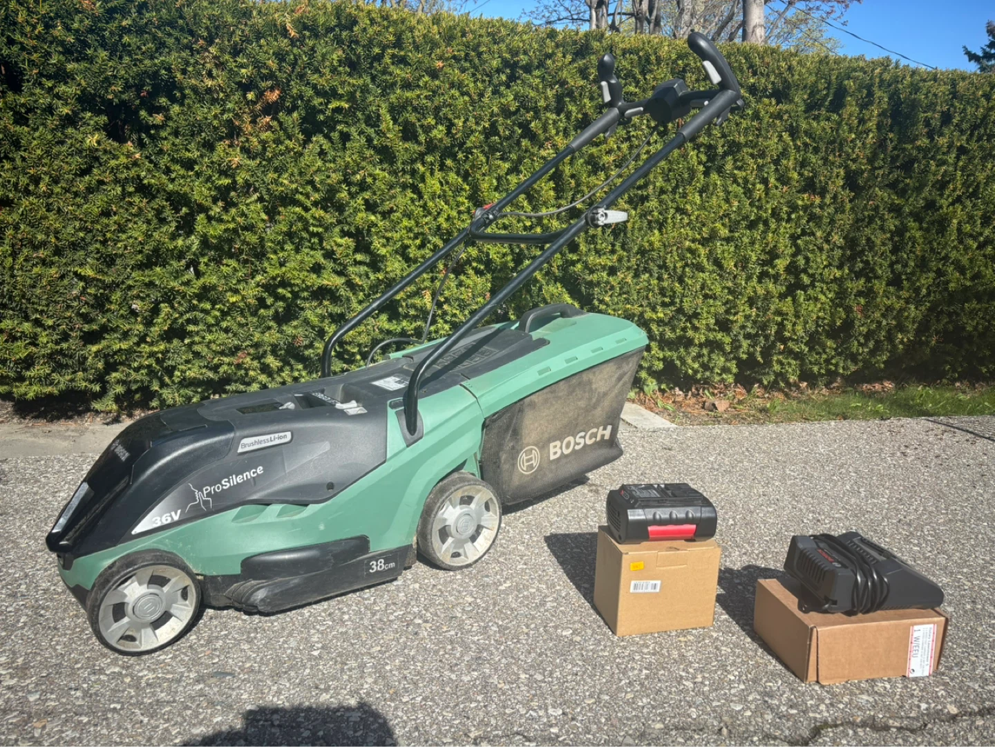 Bosch UniversalRotak 36-550 Electric Lawn Mower