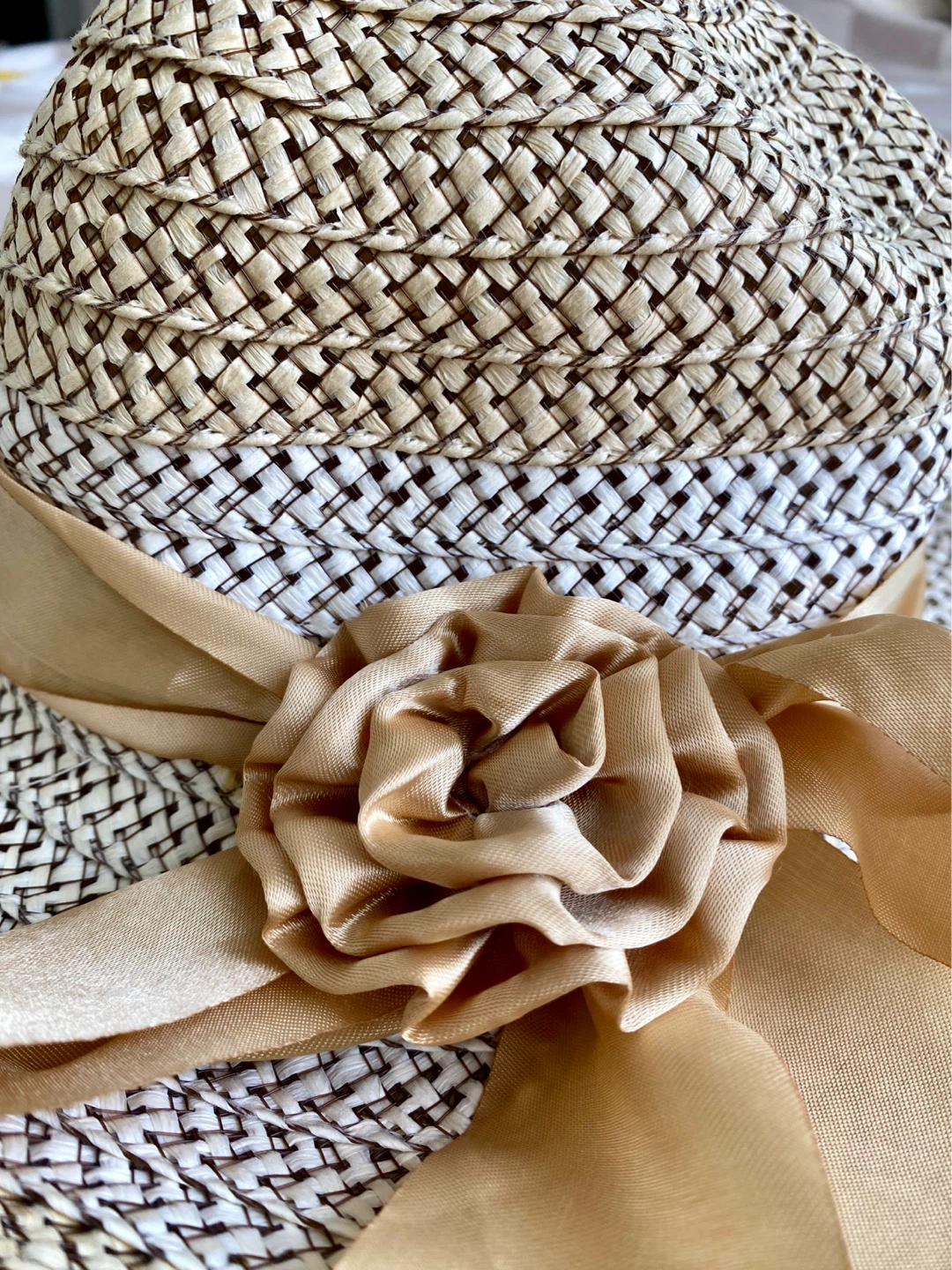 Tan Straw Sun Hat with Ribbon and Flower 🌱 - photo 2