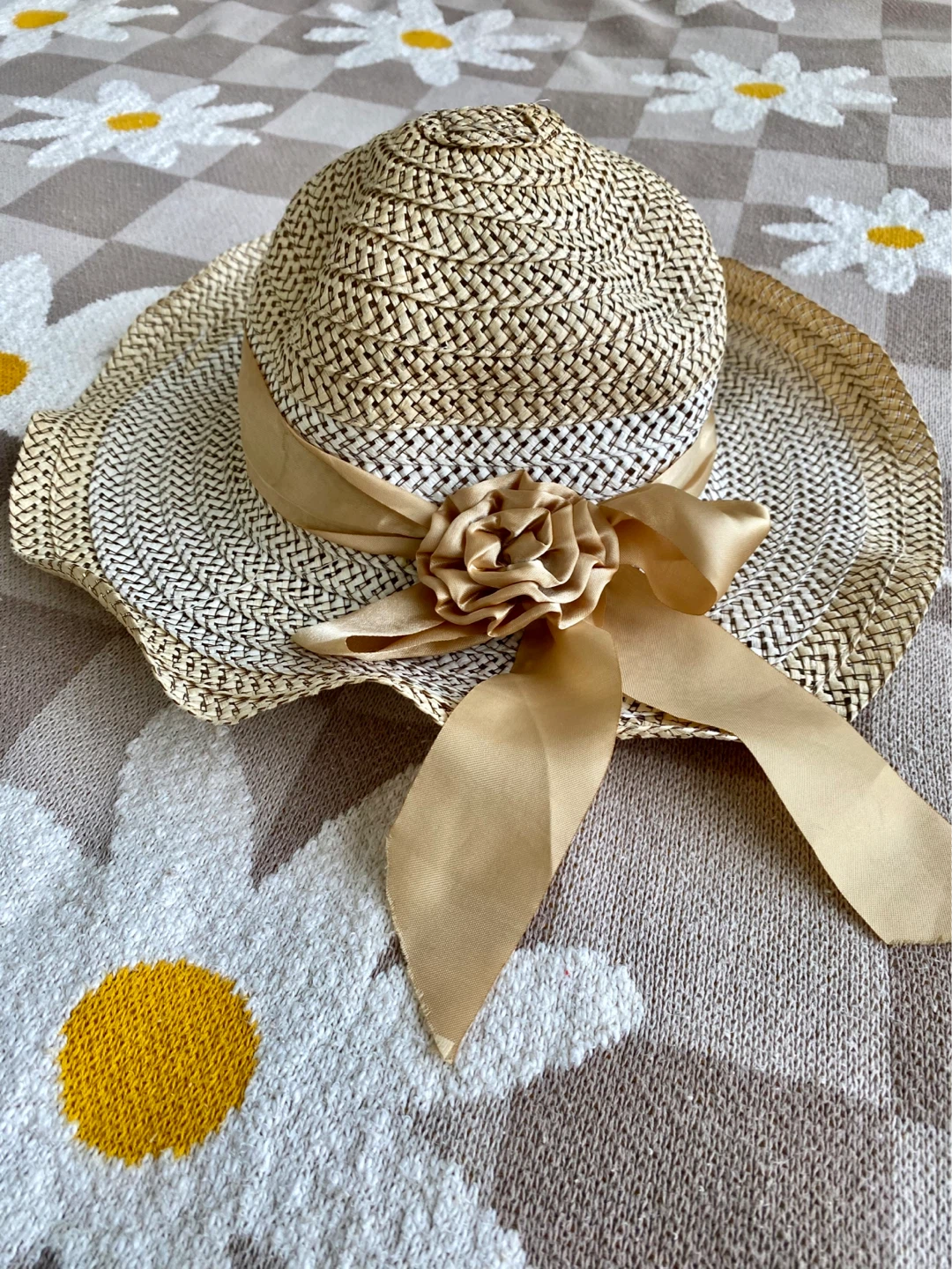 Tan Straw Sun Hat with Ribbon and Flower 🌱