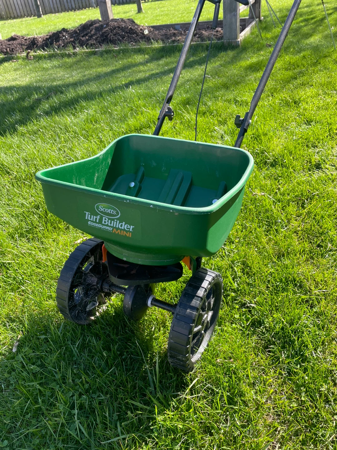 Scott’s fertilizer spreader - photo 2