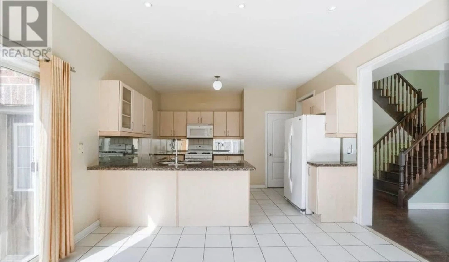 Private/Shared room for rent from May 1st - photo 4