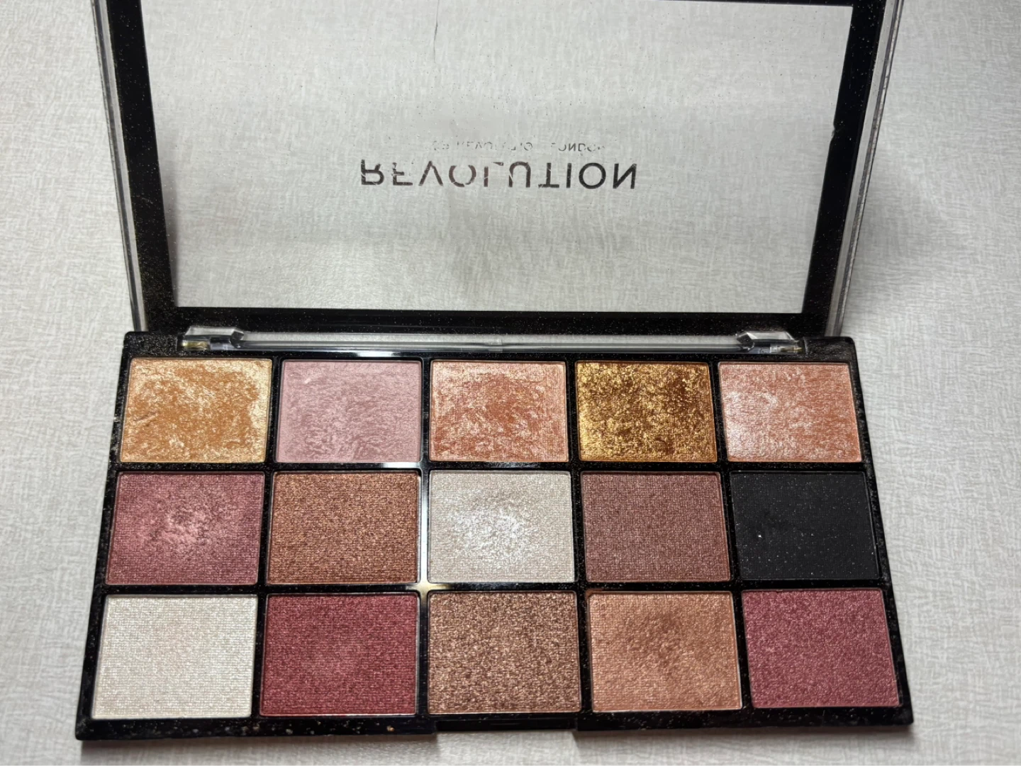 Revolution 15-Pan Eyeshadow Palette