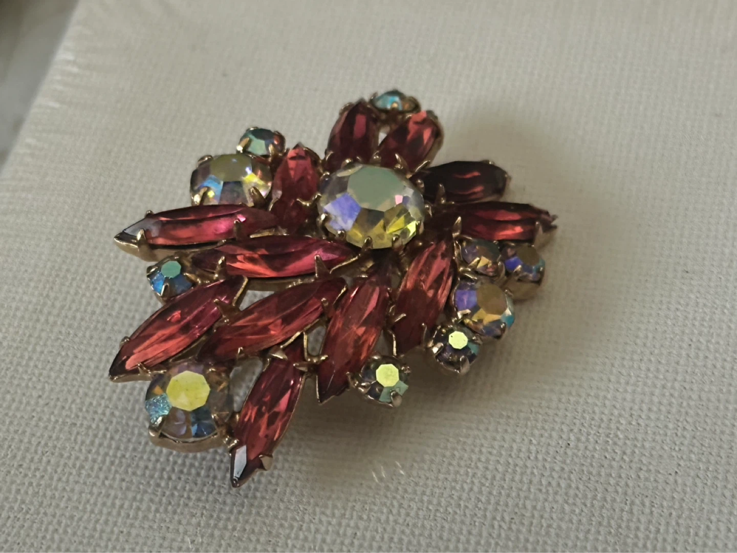 Mid Century Aurora Borealis Pink Rhinestone Brooch - photo 5