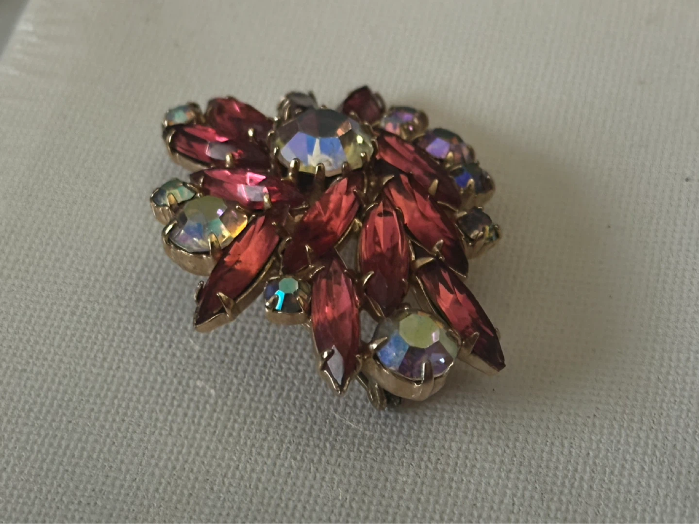 Mid Century Aurora Borealis Pink Rhinestone Brooch - photo 4
