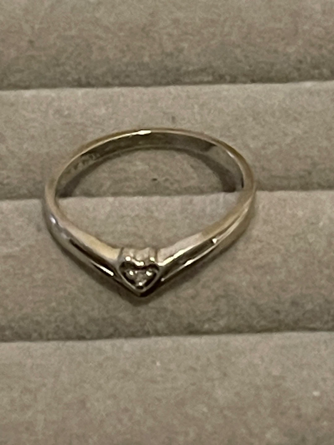 -RARE- VINTAGE 10KWG Diamond PRINCESS HEART promise ring size 5 - photo 3