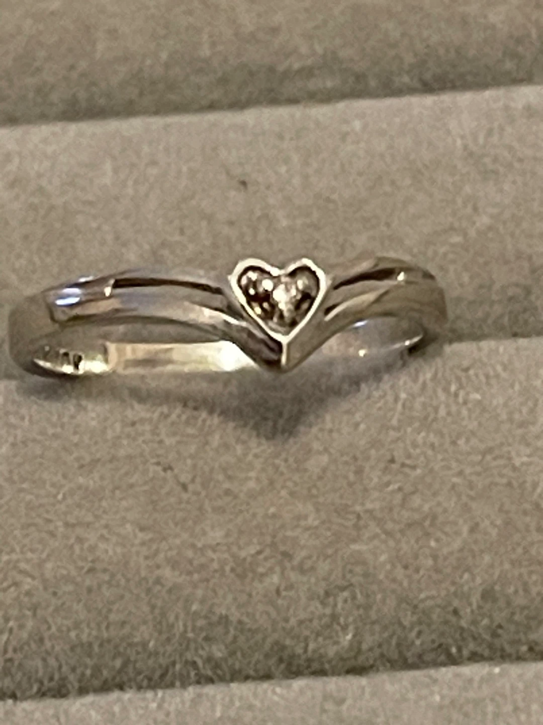 -RARE- VINTAGE 10KWG Diamond PRINCESS HEART promise ring size 5 - photo 5