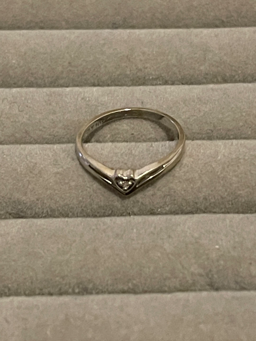 -RARE- VINTAGE 10KWG Diamond PRINCESS HEART promise ring size 5 - photo 4