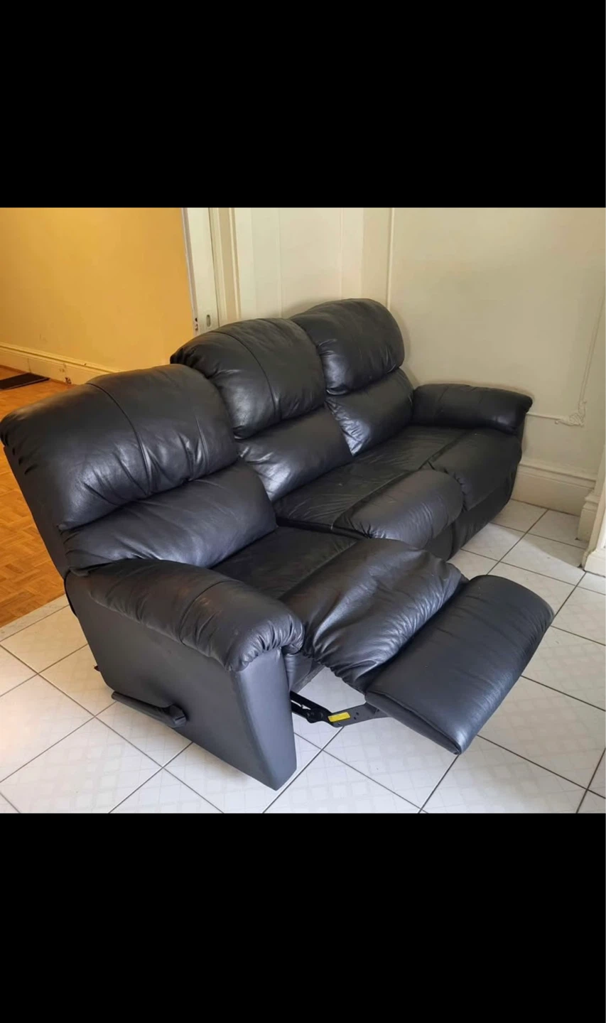 Black Leather Reclining Sofa - photo 4