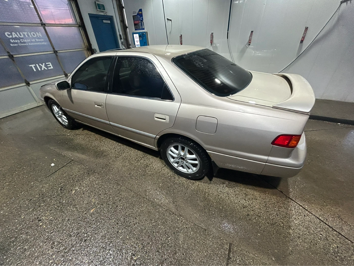 2000 Toyota Camry XLE Sedan - photo 3