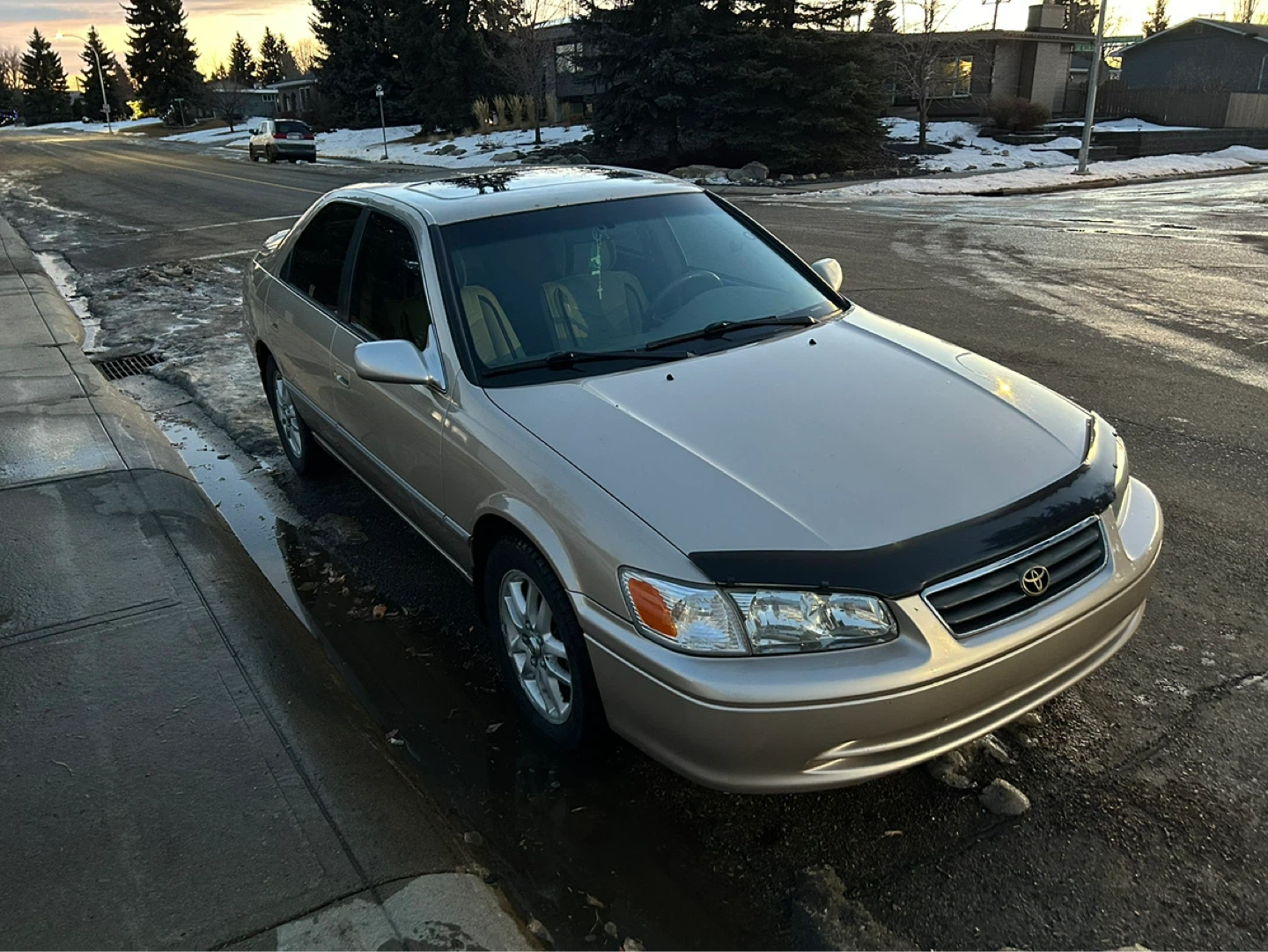 2000 Toyota Camry XLE Sedan - photo 2