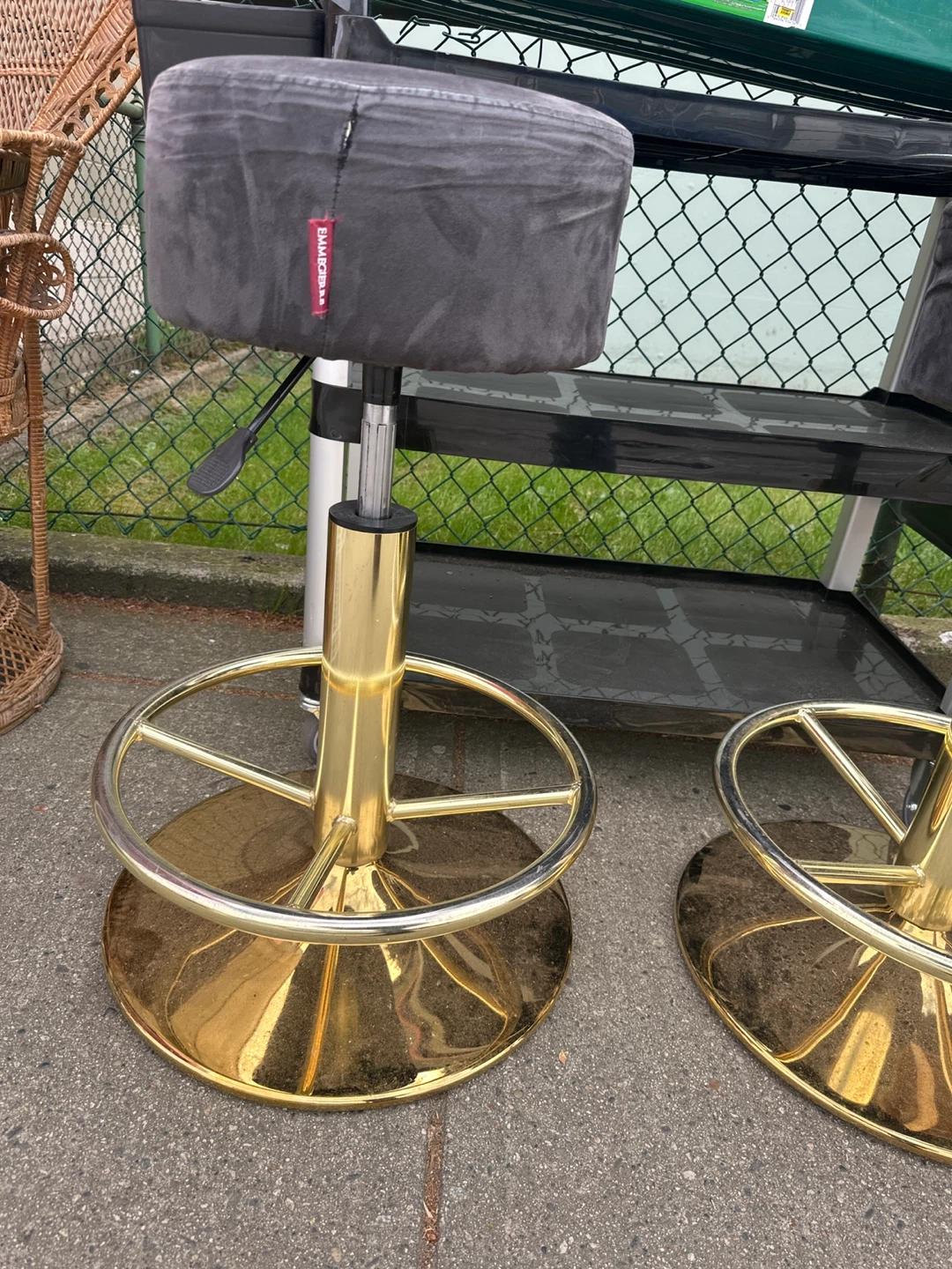 Set of 2 Grey Velvet Bar Stools with Gold Base - photo 3