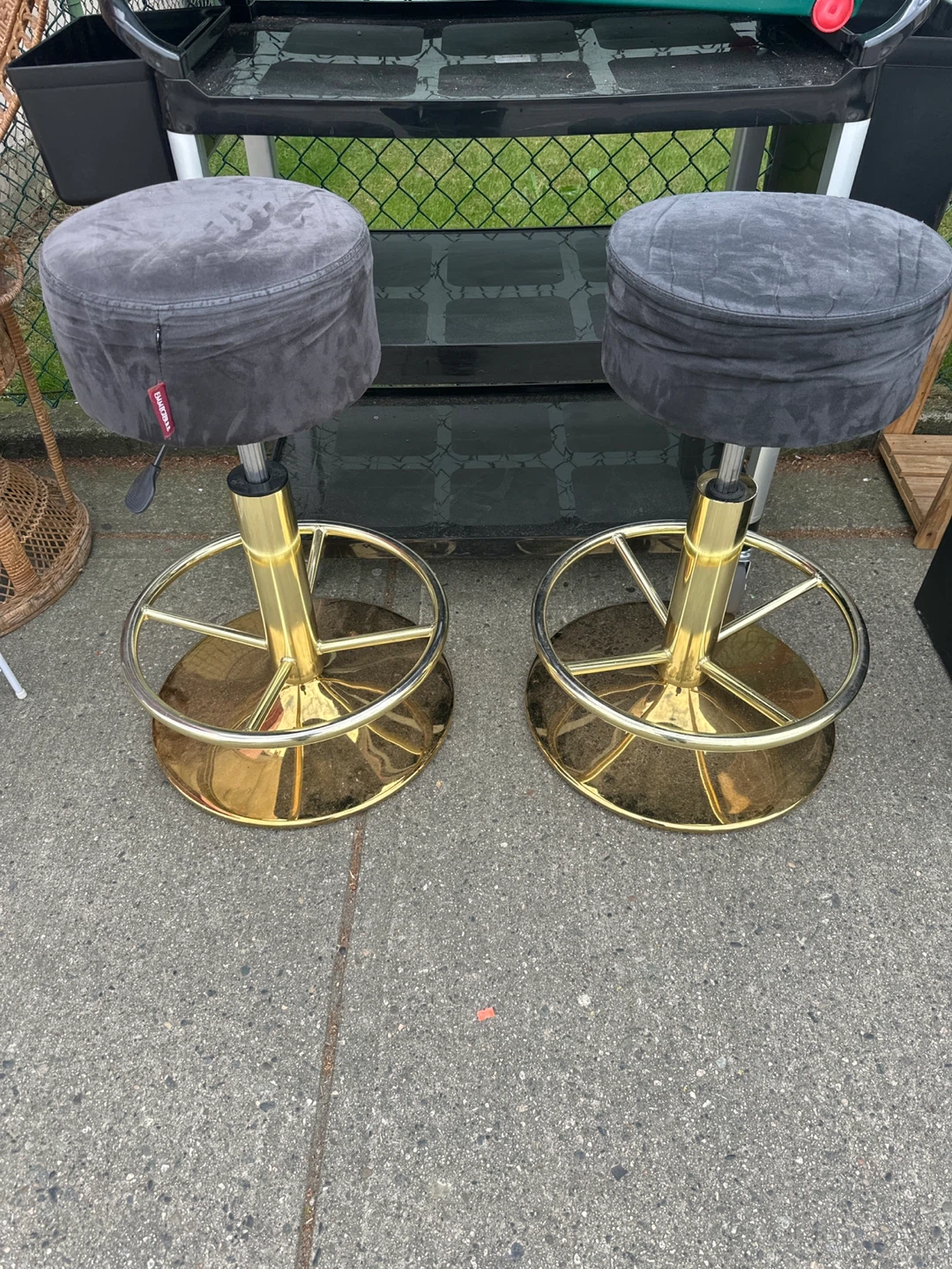Set of 2 Grey Velvet Bar Stools with Gold Base - photo 2